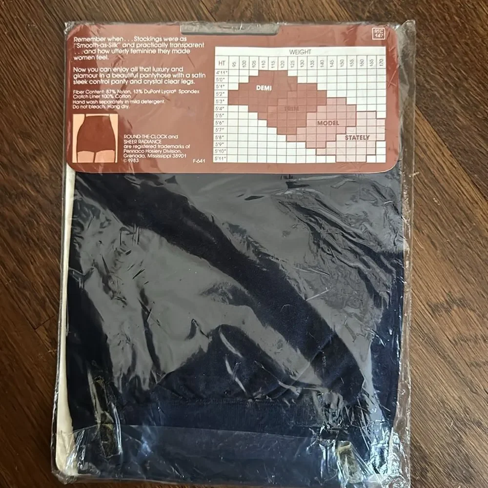 Vintage 1983 new in packaging Round the‎ Clock Sheer Radiance Pantyhose